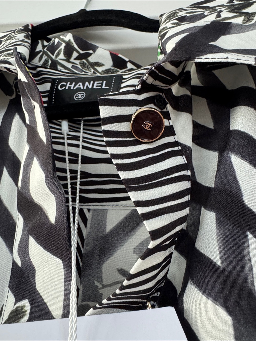CHANEL Black & White Geometric Floral Shirt - Picture 7 of 9